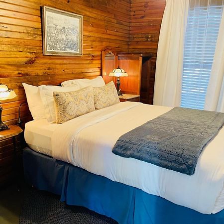 Dabbs Hotel Bed And Breakfast Llano Экстерьер фото