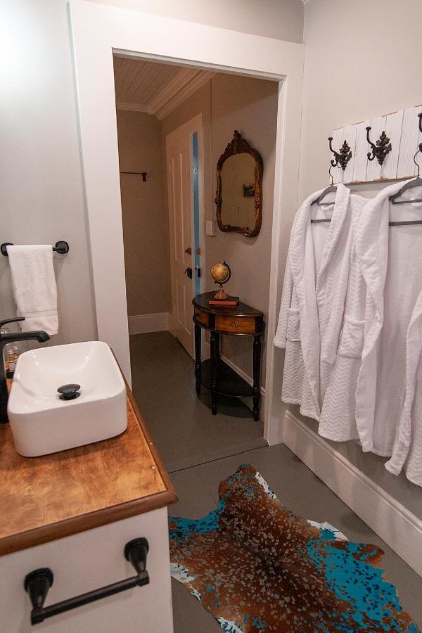 Dabbs Hotel Bed And Breakfast Llano Экстерьер фото