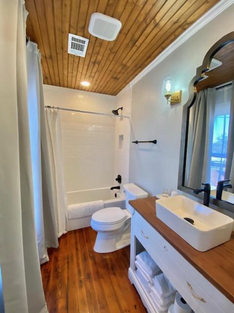 Dabbs Hotel Bed And Breakfast Llano Экстерьер фото