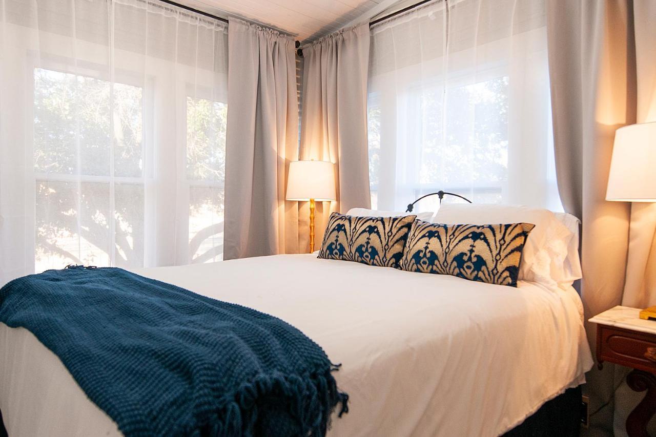 Dabbs Hotel Bed And Breakfast Llano Экстерьер фото