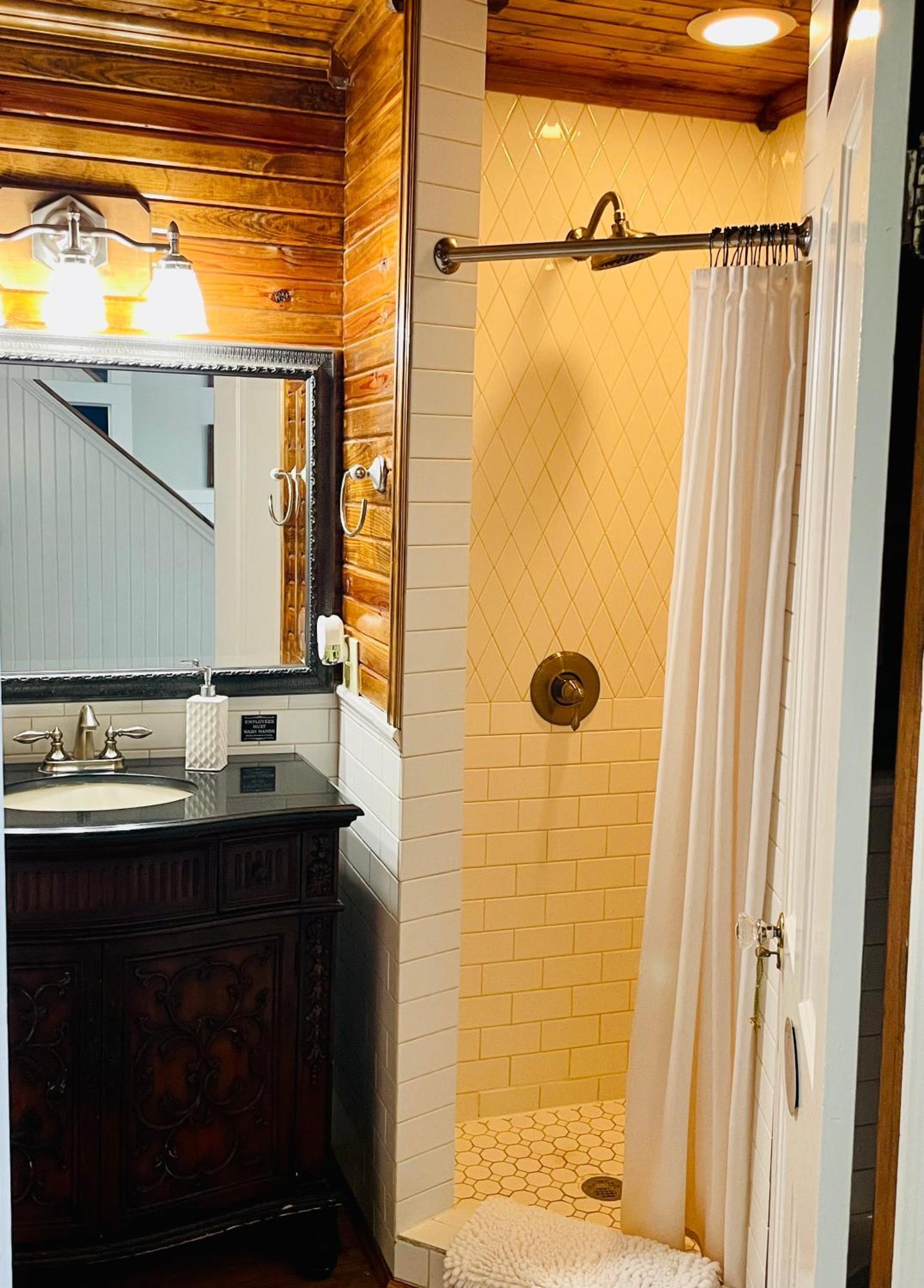 Dabbs Hotel Bed And Breakfast Llano Экстерьер фото