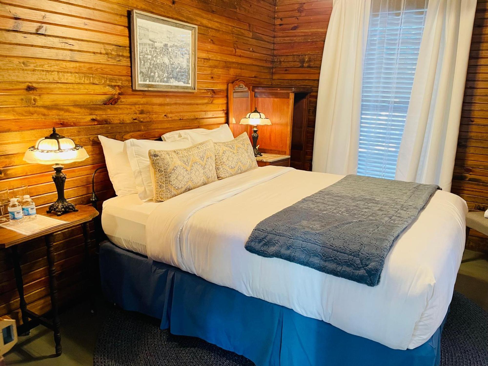 Dabbs Hotel Bed And Breakfast Llano Экстерьер фото